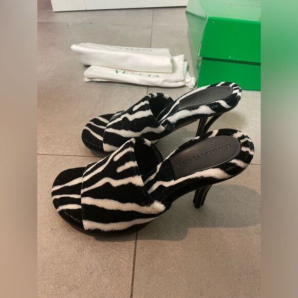 2 Item Bundle Bottega Veneta Heels - Sz 7 - Zebra Open Toe Stiletto - LV Wallet - Picture 5 of 16